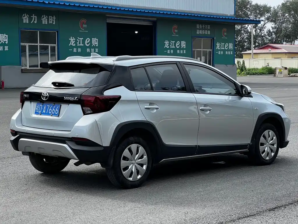 Toyota Yaris L 2022