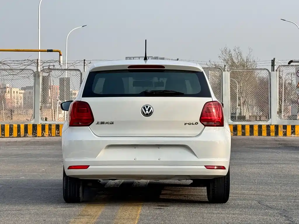 Volkswagen Polo 2015 — фото 23
