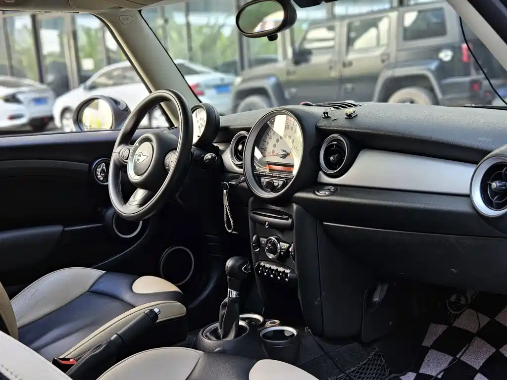MINI Clubman 2012 — фото 17