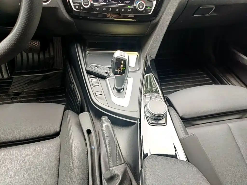 BMW 3 Series GT 2019 — фото 14