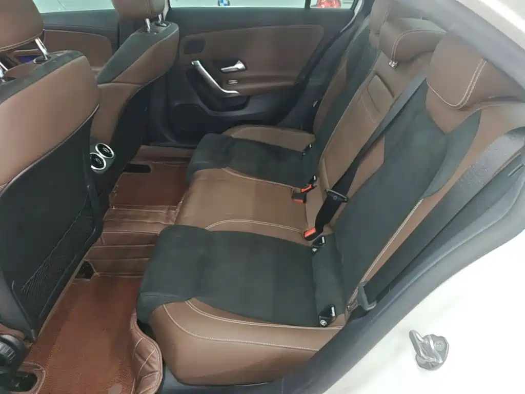 Mercedes-Benz A-Class 2019 — фото 17