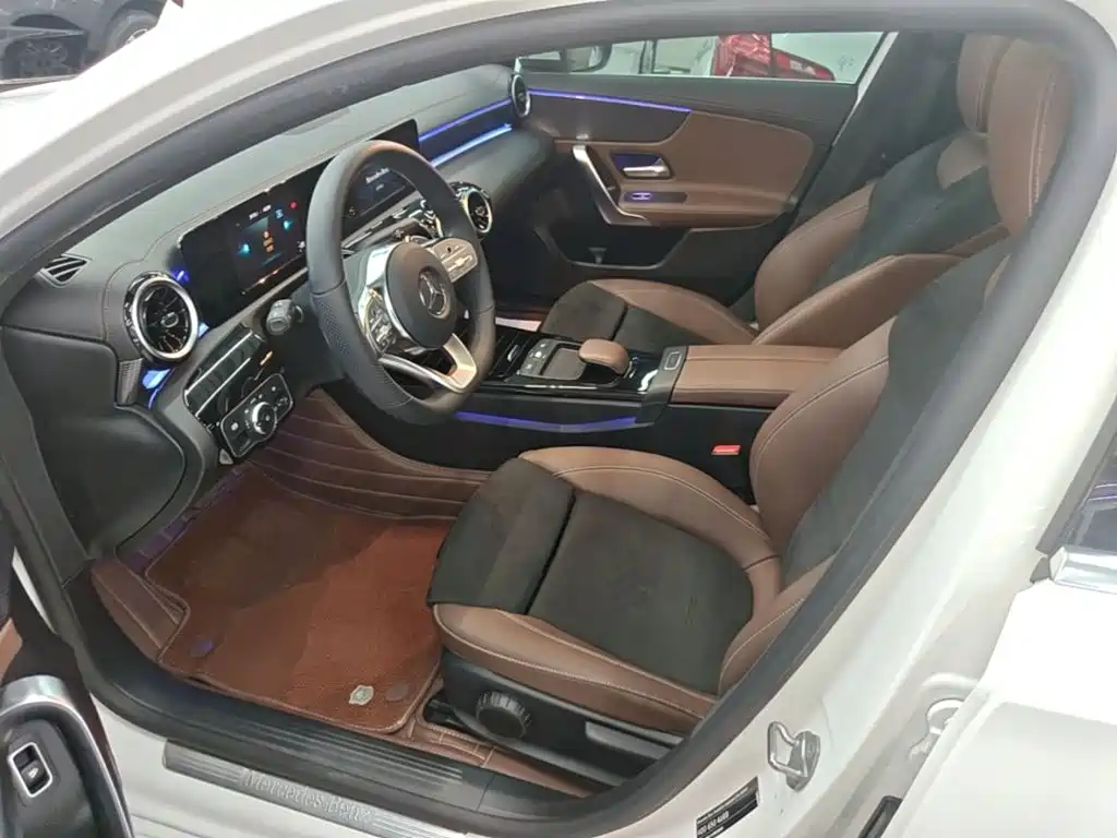 Mercedes-Benz A-Class 2019 — фото 16