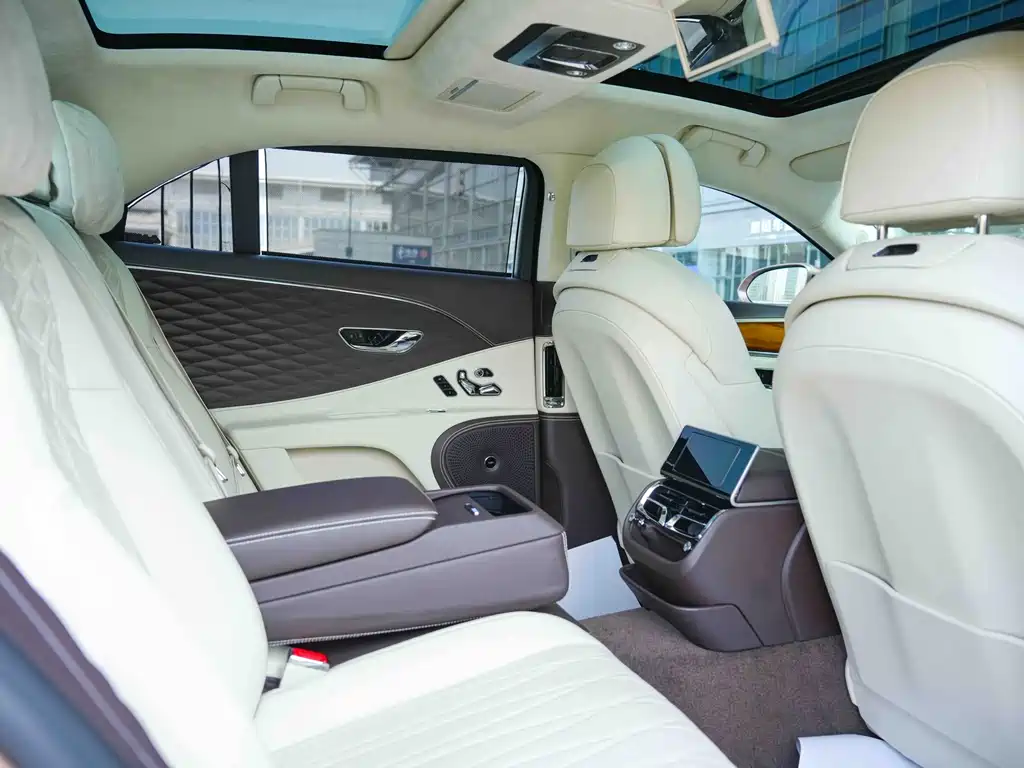 Bentley Flying Spur 2023 — фото 21