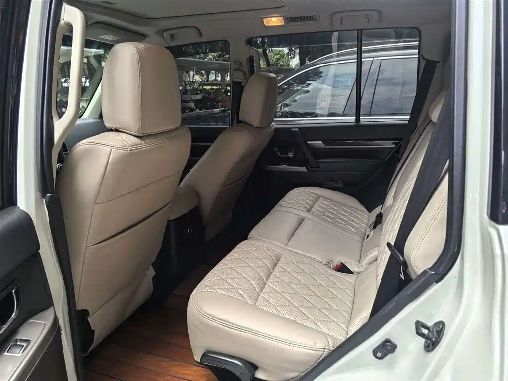 Mitsubishi Pajero 2025