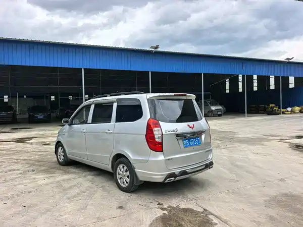 Wuling Hongguang 2015