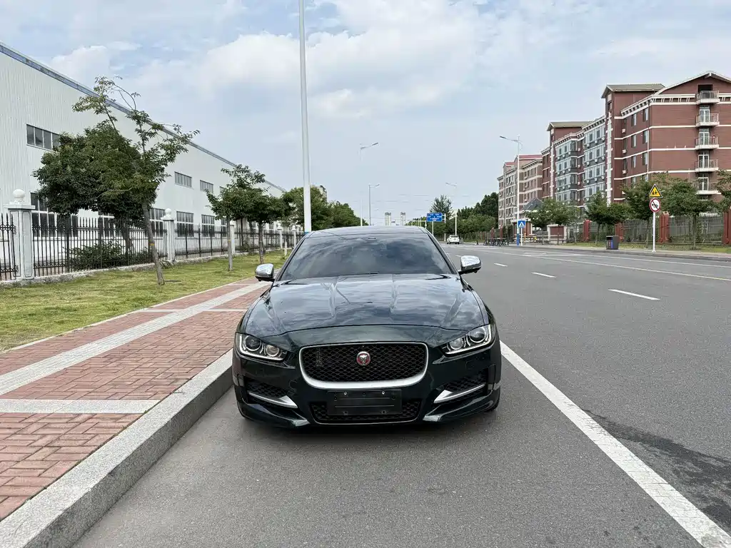 Jaguar XE 2016 — фото 2
