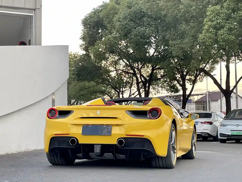 Ferrari 488 2017 — фото 8