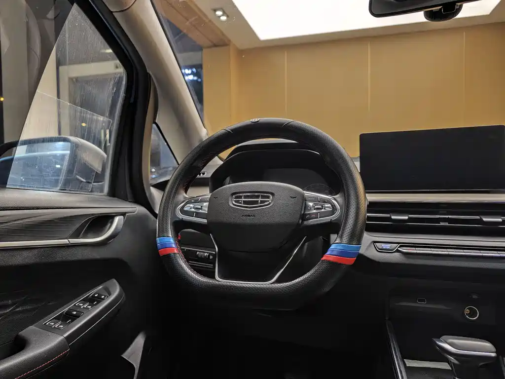 Geely Vision X3 2022 — фото 14