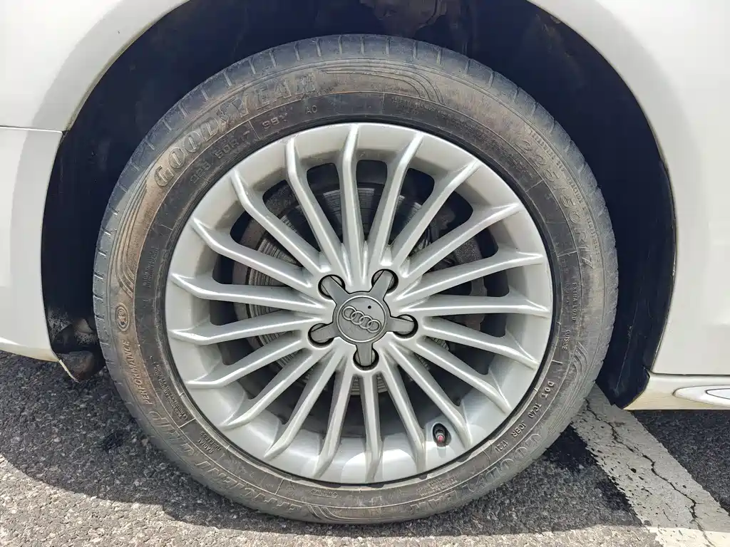 Audi A4L 2016