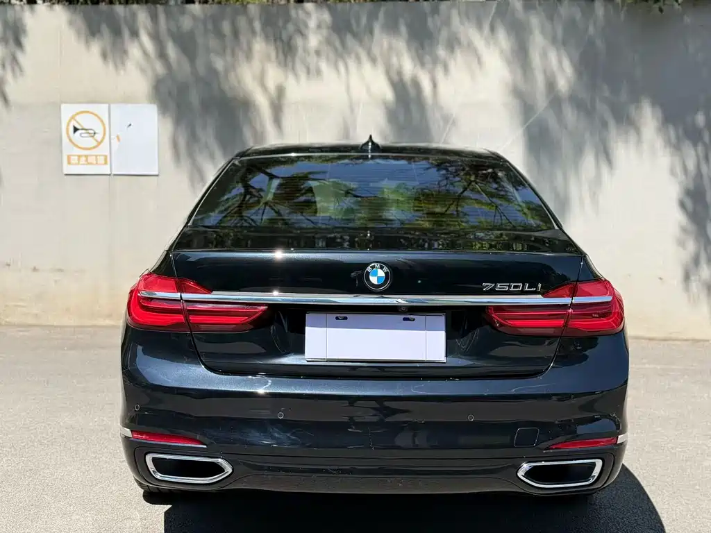 BMW 7 Series 2016 — фото 8