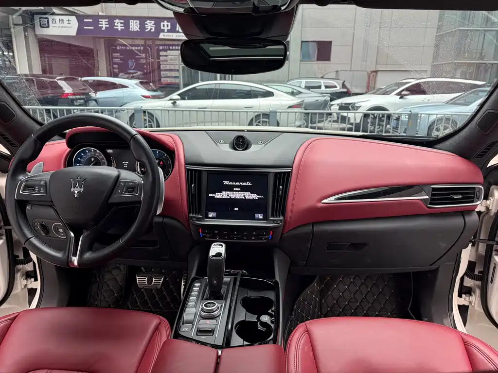 Maserati Levante 2023 — фото 12