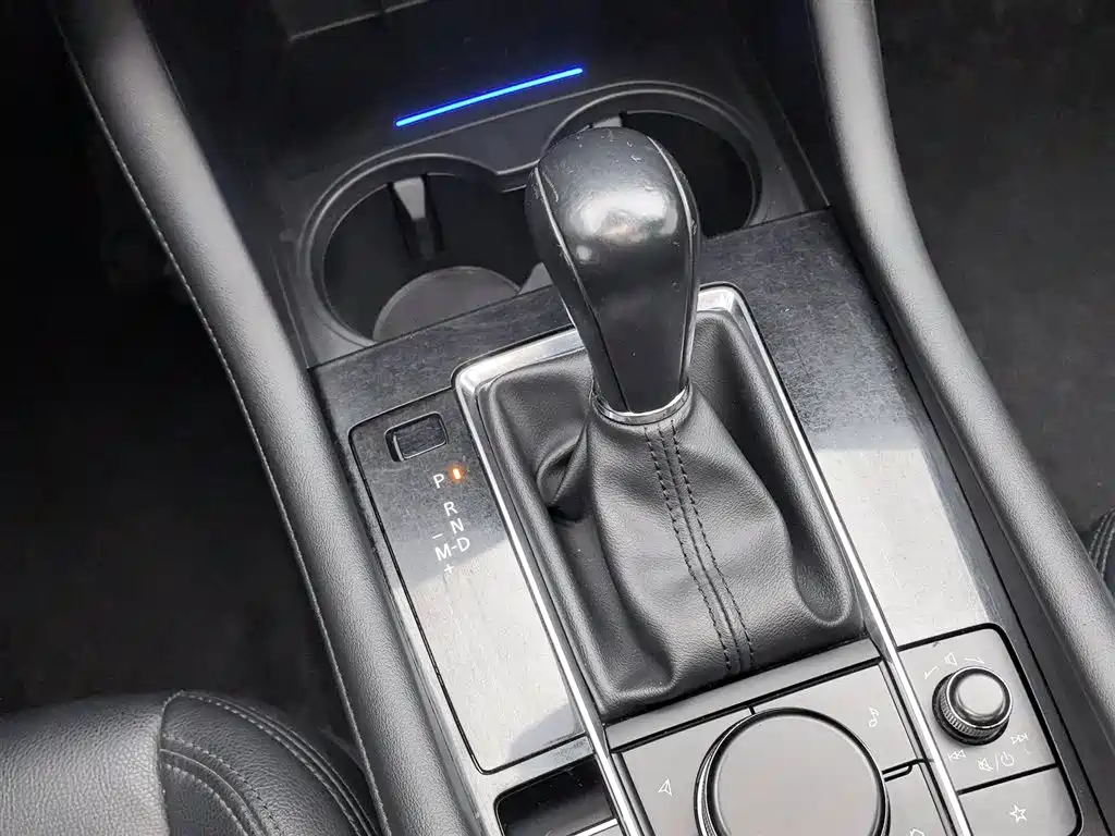 Mazda 3 Axela 2021 — фото 13
