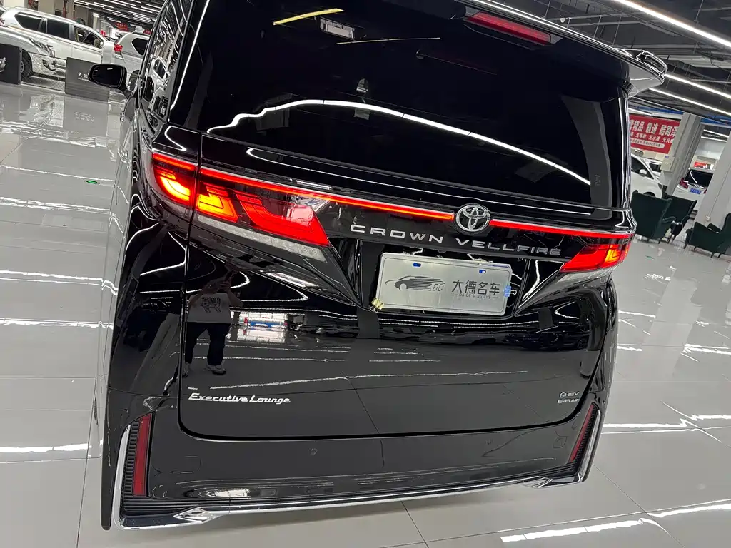 Toyota Vellfire 2023 — фото 7