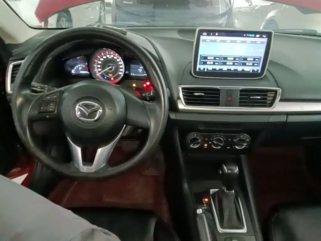 Mazda 3 Axela 2016 — фото 10