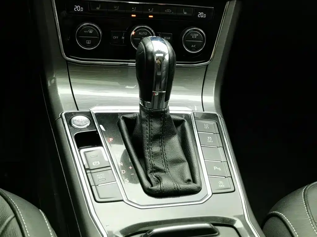 Volkswagen Passat 2018 — фото 13
