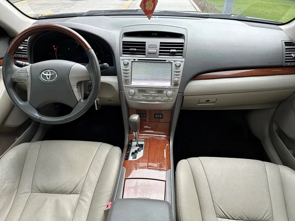 Toyota Camry 2013 — фото 8