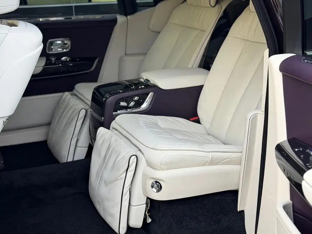 Rolls-Royce Phantom 2019 — фото 13