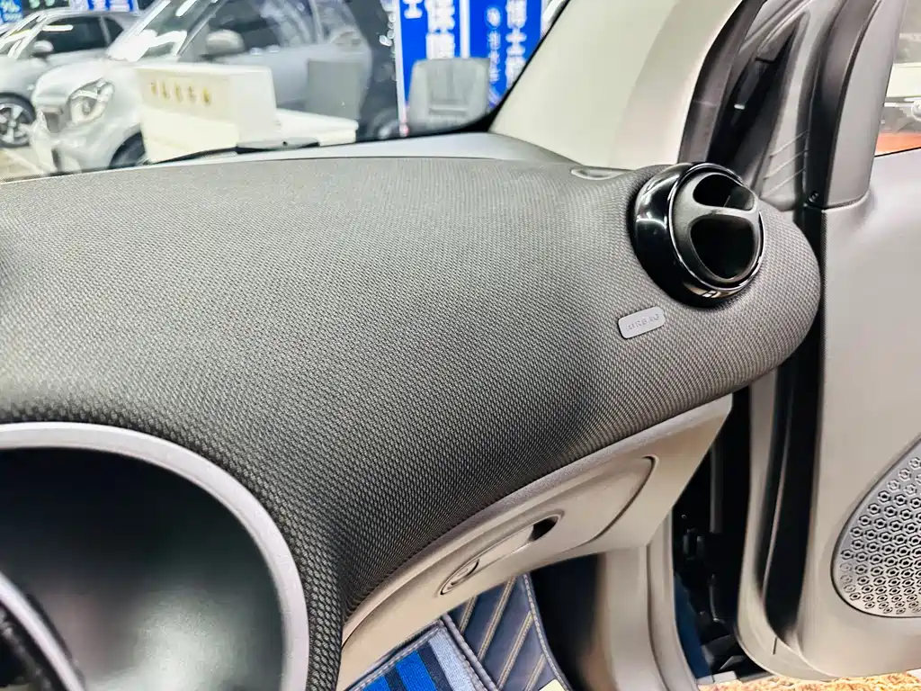 smart Fortwo 2018 — фото 31