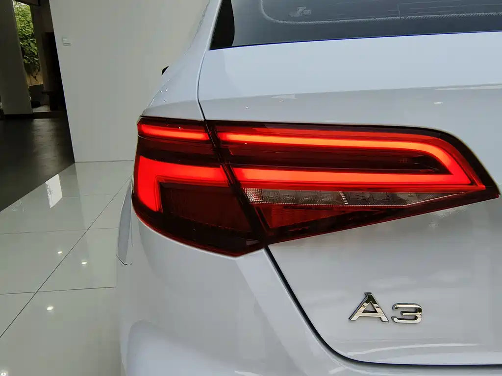 Audi A3 2018 — фото 30
