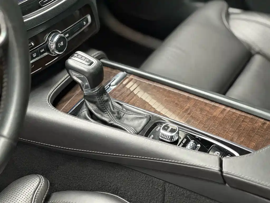Volvo XC90 2016 — фото 12