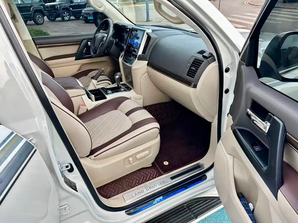 Toyota Land Cruiser 2020 — фото 6