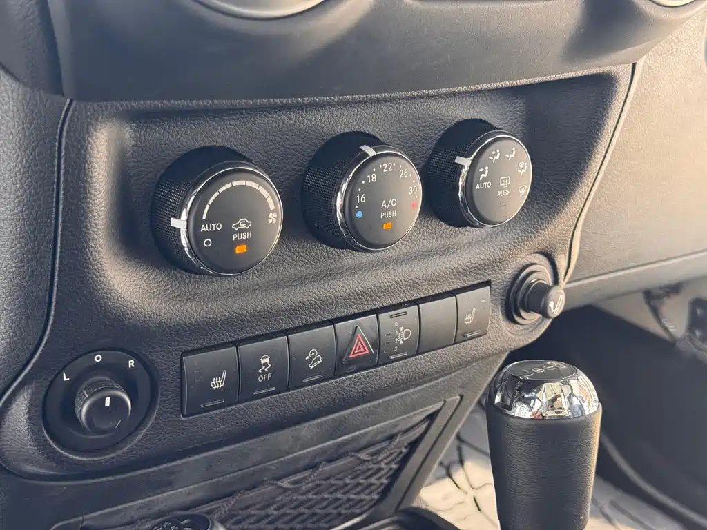 Jeep Wrangler 2016 — фото 17