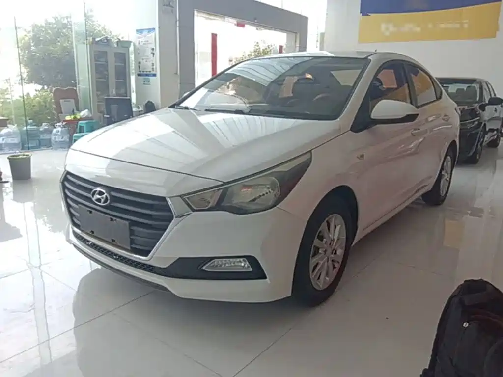 Hyundai Verna 2017 — фото 1