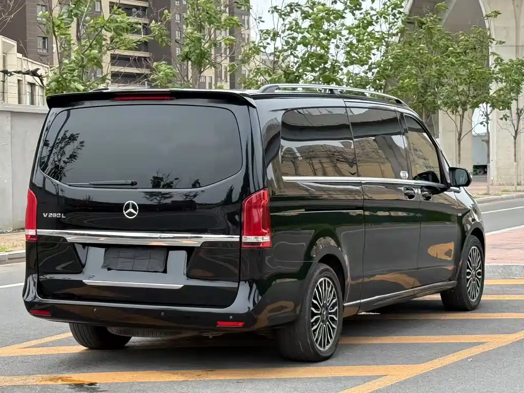 Mercedes-Benz V-Class 2018 — фото 9