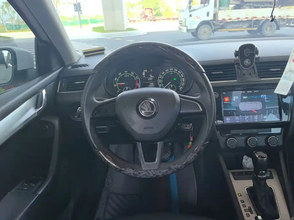 Skoda Octavia 2018 — фото 11