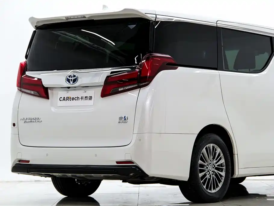 Toyota Alphard 2023 — фото 8