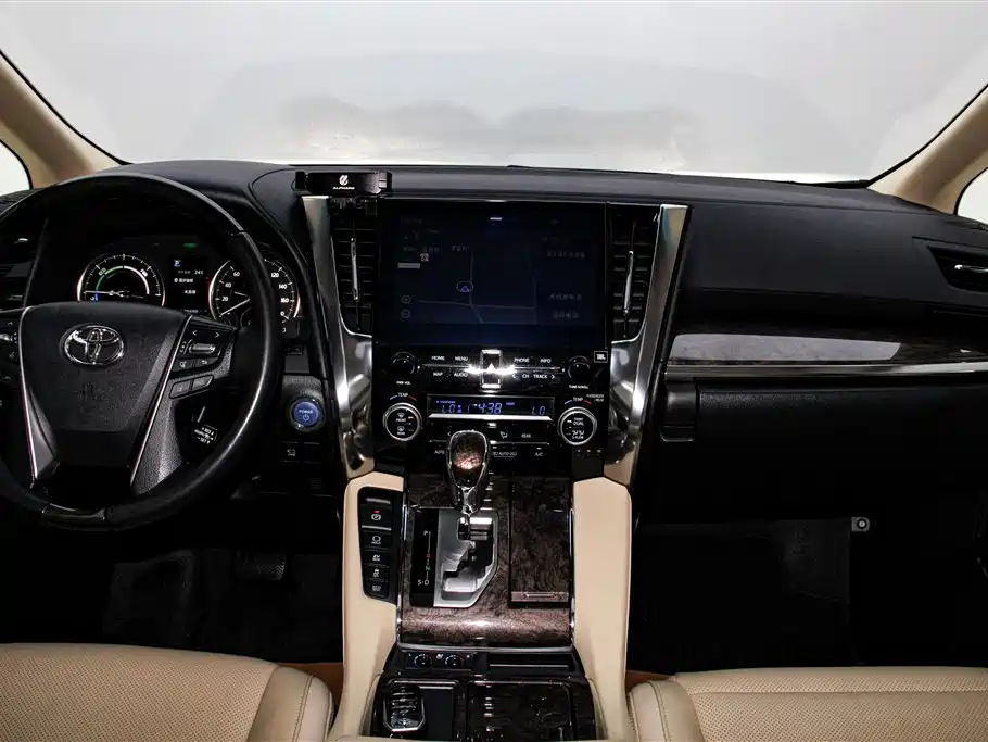 Toyota Alphard 2023 — фото 29