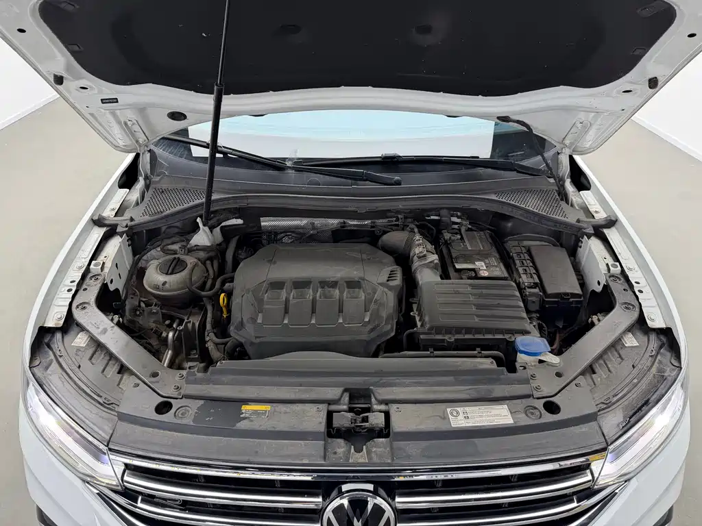 Volkswagen Tiguan L 2023 — фото 9
