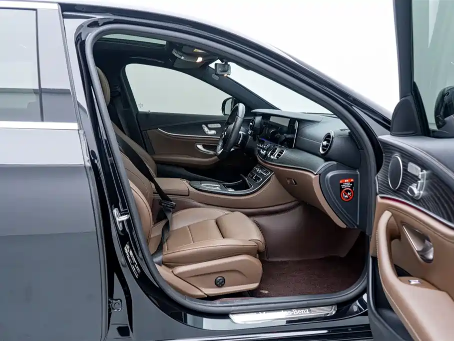 Mercedes-Benz E-Class 2022 — фото 17