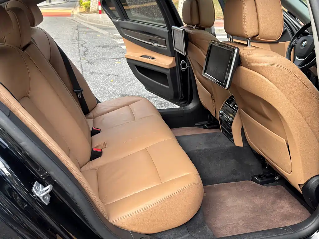 BMW 7 Series 2014 — фото 11