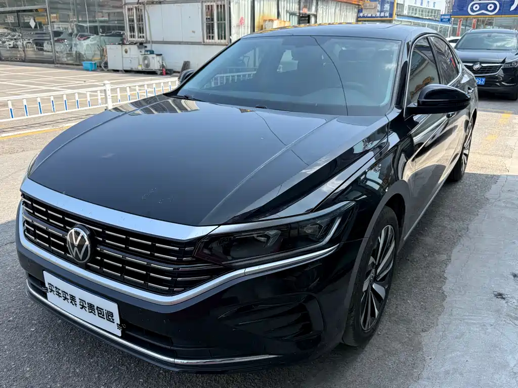 Volkswagen Passat 2023 — фото 1