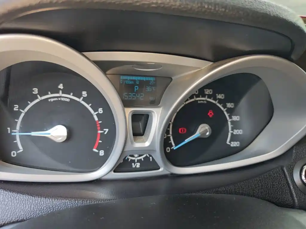 Ford EcoSport 2016 — фото 12
