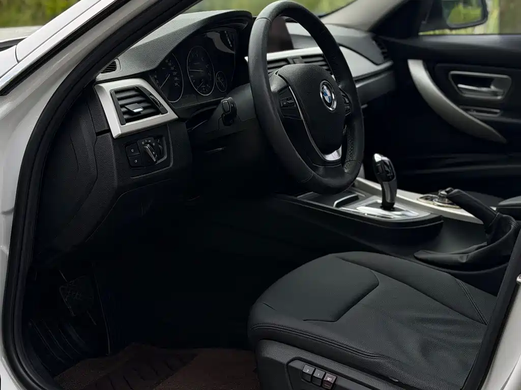 BMW 3 Series 2016 — фото 14