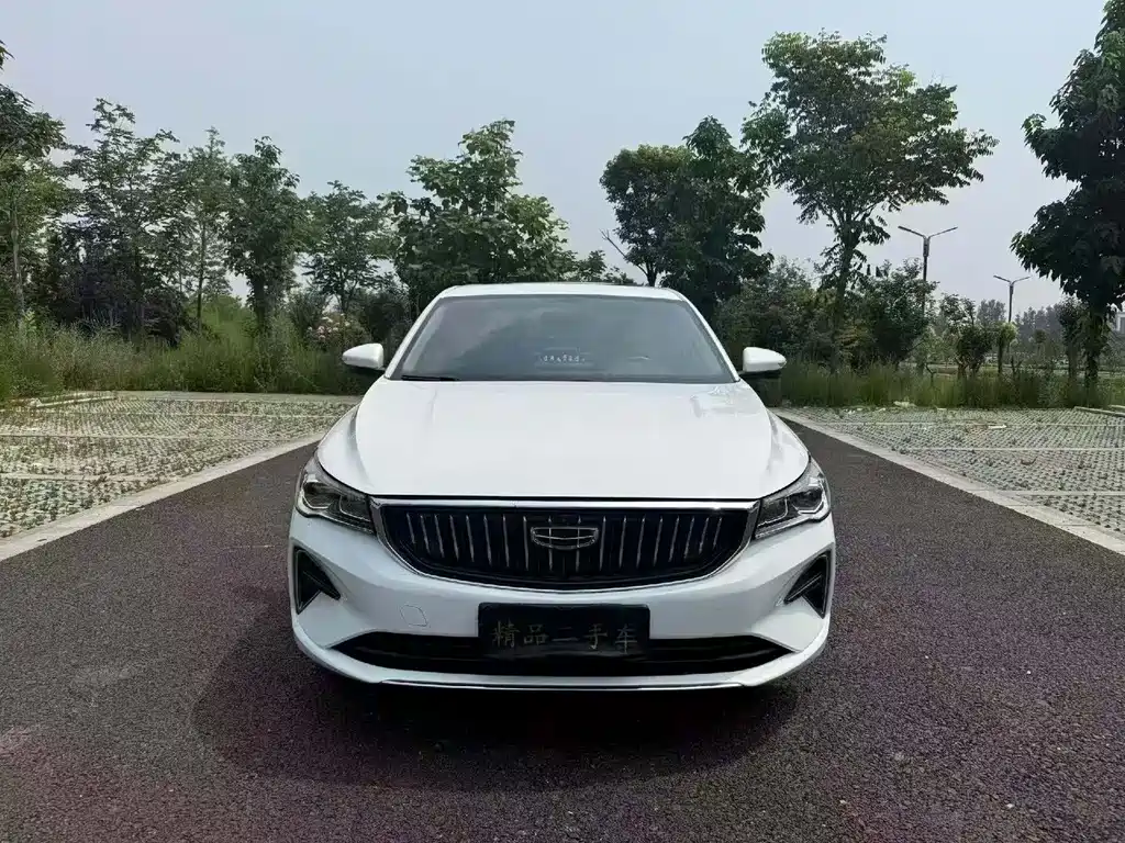 Geely Emgrand 2022