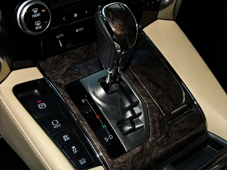 Toyota Alphard 2023 — фото 21