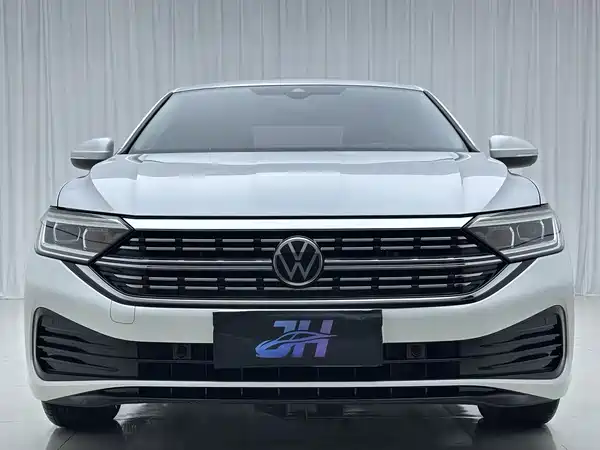 Volkswagen Sagitar 2022