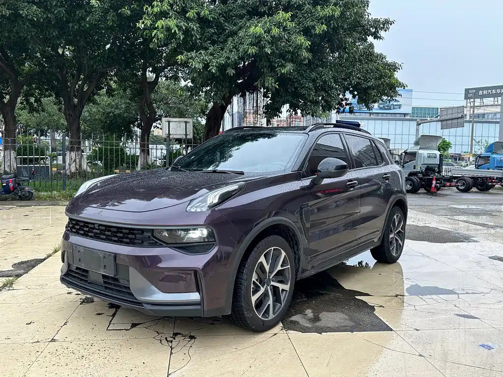 Lynk & Co 01 EM-P 2021 — фото 1