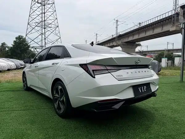 Hyundai Elantra 2023