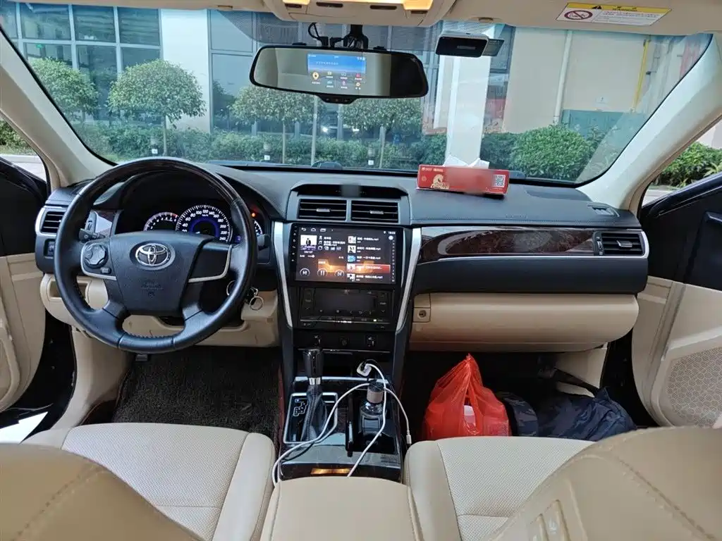Toyota Camry 2017 — фото 13