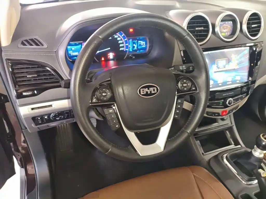 BYD S7 2015 — фото 11