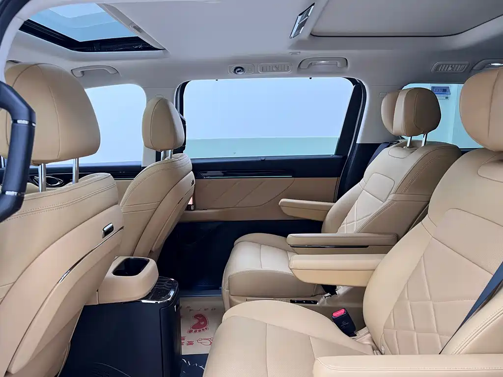 GAC Motor E8 PHEV 2024 — фото 16
