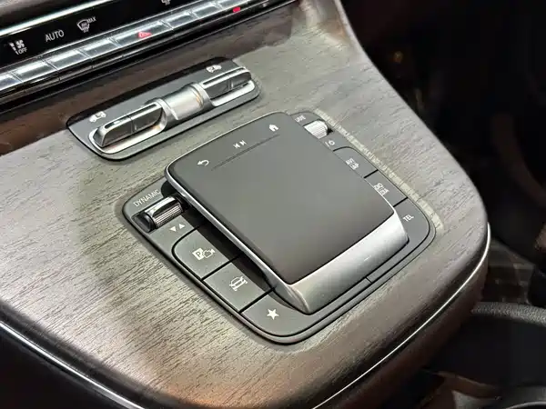 Mercedes-Benz V-Class 2024