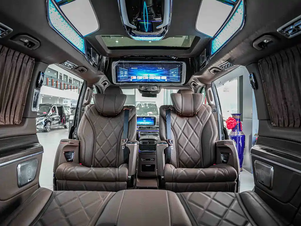 Mercedes-Benz V-Class 2026 — фото 13
