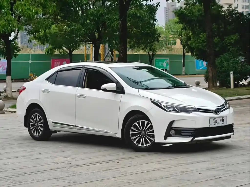 Toyota Corolla 2017 — фото 3