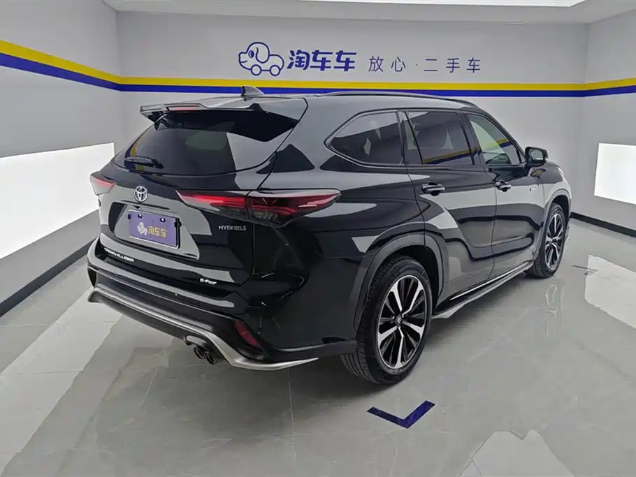 Toyota Crown Kluger 2023