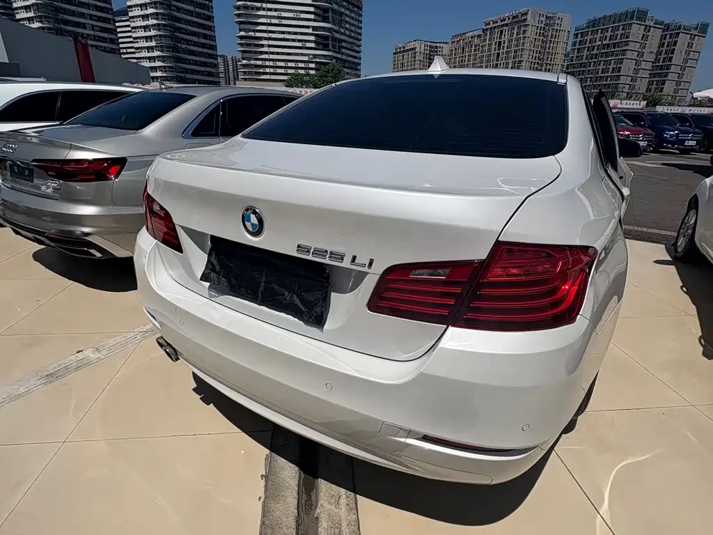 BMW 5 Series 2016 — фото 15
